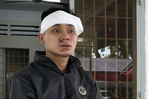 Thứ trưởng Bộ Công an thăm hỏi, động viên phó trưởng công an phường bị đâm thủng tim - Ảnh 2. Thứ trưởng Bộ Công an thăm hỏi, động viên phó trưởng công an phường bị đâm thủng tim - Ảnh 2.