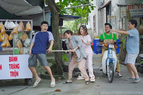 Lý do phim ‘Chủ tịch giao hàng’ của Trường Giang đạt top 1 thịnh hành sau 24 giờ - Ảnh 5. Lý do phim ‘Chủ tịch giao hàng’ của Trường Giang đạt top 1 thịnh hành sau 24 giờ - Ảnh 5.