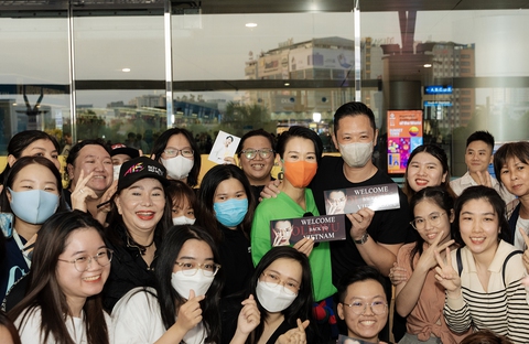 Hồ Hạnh Nhi bất ngờ tới Việt Nam hội ngộ Thu Hoài, hứa hẹn rủ ‘hội bà 8 TVB’ sang chơi - Ảnh 2. Hồ Hạnh Nhi bất ngờ tới Việt Nam hội ngộ Thu Hoài, hứa hẹn rủ ‘hội bà 8 TVB’ sang chơi - Ảnh 2.