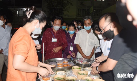 Những suất phở yêu thương cho Giáng sinh ấm áp - Ảnh 12. Những suất phở yêu thương cho Giáng sinh ấm áp - Ảnh 12.