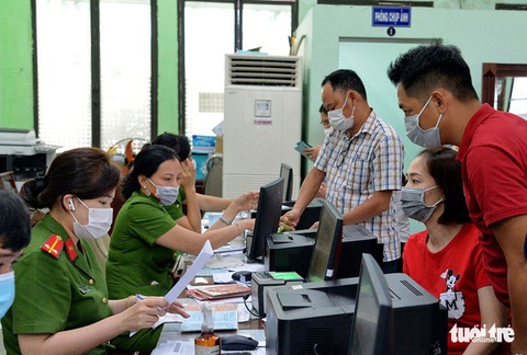 Tin tức sáng 24-12: Lệ phí mới đăng ký thường trú, tạm trú; Doanh nghiệp khí đốt lợi nhuận khủng - Ảnh 1. Tin tức sáng 24-12: Lệ phí mới đăng ký thường trú, tạm trú; Doanh nghiệp khí đốt lợi nhuận khủng - Ảnh 1.