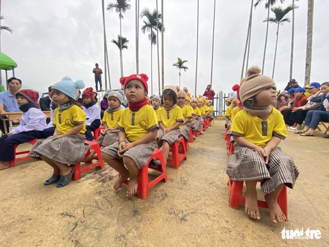 Trường Tắk Pổ đón học sinh vào lớp sau 3 năm xây dựng - Ảnh 6. Trường Tắk Pổ đón học sinh vào lớp sau 3 năm xây dựng - Ảnh 6.