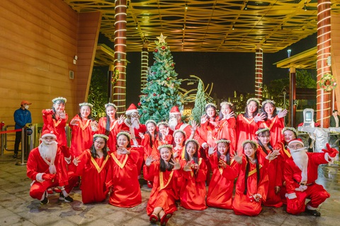 Tưng bừng không khí Giáng sinh khắp cả nước - Ảnh 5. Tưng bừng không khí Giáng sinh khắp cả nước - Ảnh 5.