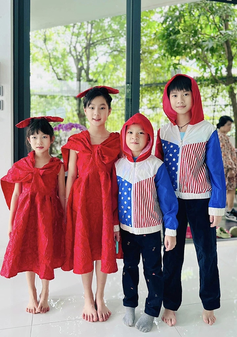 Ảnh vui sao Việt 24-12: Ngọc Trinh nhí nhảnh bên cha ruột và mẹ kế - Ảnh 6. Ảnh vui sao Việt 24-12: Ngọc Trinh nhí nhảnh bên cha ruột và mẹ kế - Ảnh 6.