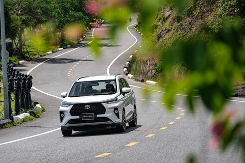 Toyota Veloz Cross giải ‘cơn khát’ của người dùng - Ảnh 1. Toyota Veloz Cross giải ‘cơn khát’ của người dùng - Ảnh 1.