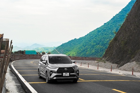 Toyota Veloz Cross giải ‘cơn khát’ của người dùng - Ảnh 2. Toyota Veloz Cross giải ‘cơn khát’ của người dùng - Ảnh 2.