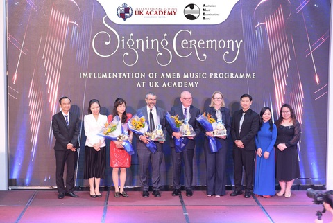 UKA đưa chương trình âm nhạc AMEB vào giảng dạy - Ảnh 1. UKA đưa chương trình âm nhạc AMEB vào giảng dạy - Ảnh 1.