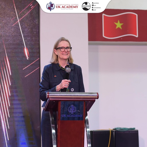UKA đưa chương trình âm nhạc AMEB vào giảng dạy - Ảnh 3. UKA đưa chương trình âm nhạc AMEB vào giảng dạy - Ảnh 3.