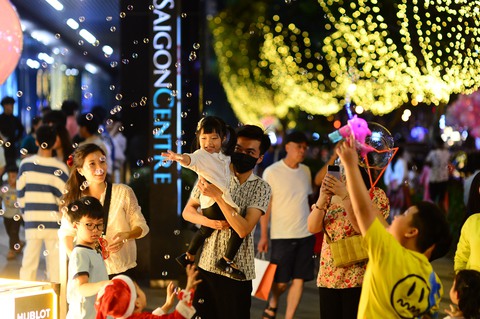Tưng bừng không khí Giáng sinh khắp cả nước - Ảnh 6. Tưng bừng không khí Giáng sinh khắp cả nước - Ảnh 6.