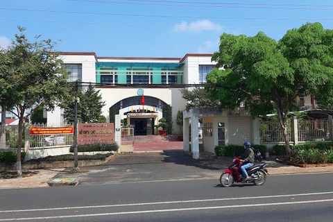 Phó giám đốc sở 48 tuổi ở Bình Phước xin nghỉ việc vì ‘tinh thần làm việc mệt mỏi’ - Ảnh 1. Phó giám đốc sở 48 tuổi ở Bình Phước xin nghỉ việc vì ‘tinh thần làm việc mệt mỏi’ - Ảnh 1.