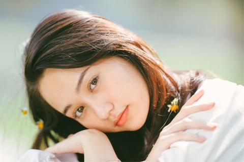 Trúc Anh hôn thắm thiết nhà sản xuất Dung Bình Dương sau ồn ào kiện tụng - Ảnh 5. Trúc Anh hôn thắm thiết nhà sản xuất Dung Bình Dương sau ồn ào kiện tụng - Ảnh 5.