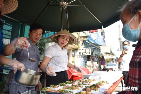 Vợ chồng bác sĩ giúp người nghèo - Ảnh 6. Vợ chồng bác sĩ giúp người nghèo - Ảnh 6.