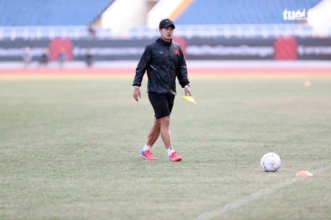 Nhìn mặt sân Mỹ Đình mà tủi - Ảnh 9. Nhìn mặt sân Mỹ Đình mà tủi - Ảnh 9.