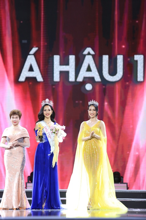 Á hậu Phương Anh xin lỗi về chiếc đầm xuyên thấu phản chủ dậy sóng mạng xã hội - Ảnh 1. Á hậu Phương Anh xin lỗi về chiếc đầm xuyên thấu phản chủ dậy sóng mạng xã hội - Ảnh 1.