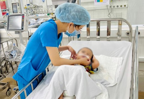 90 ngày cứu bé 3 tuổi nhiễm cúm B bị tổn thương đa cơ quan - Ảnh 1. 90 ngày cứu bé 3 tuổi nhiễm cúm B bị tổn thương đa cơ quan - Ảnh 1.