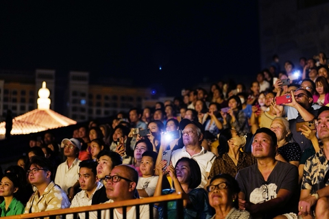 Show diễn công nghệ đa phương tiện Kiss The Stars tại Phú Quốc - Ảnh 4. Show diễn công nghệ đa phương tiện Kiss The Stars tại Phú Quốc - Ảnh 4.