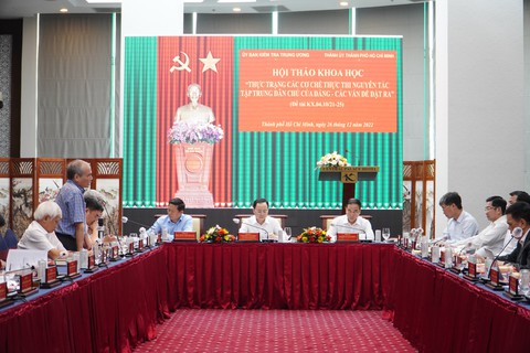 Tập trung dân chủ: Một số lãnh đạo lấy quyền uy làm chính, khiến cấp dưới ngại ý kiến - Ảnh 1. Tập trung dân chủ: Một số lãnh đạo lấy quyền uy làm chính, khiến cấp dưới ngại ý kiến - Ảnh 1.