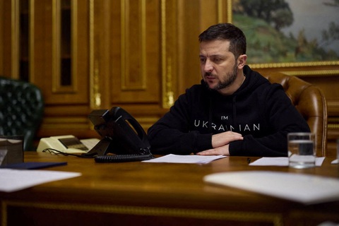 Ông Zelensky kêu gọi Ấn Độ ủng hộ công thức hòa bình của Ukraine - Ảnh 1. Ông Zelensky kêu gọi Ấn Độ ủng hộ công thức hòa bình của Ukraine - Ảnh 1.