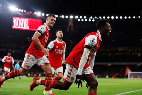 Arsenal tạm nới rộng khoảng cách với Man City; Liverpool thắng dễ - Ảnh 1. Arsenal tạm nới rộng khoảng cách với Man City; Liverpool thắng dễ - Ảnh 1.