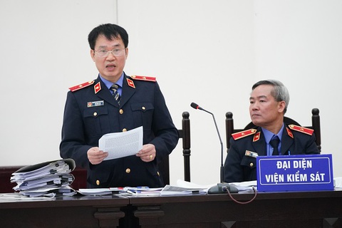 Viện kiểm sát đề nghị giảm nhẹ hình phạt cho cựu chủ tịch Bình Dương - Ảnh 2. Viện kiểm sát đề nghị giảm nhẹ hình phạt cho cựu chủ tịch Bình Dương - Ảnh 2.