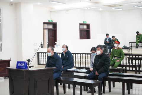 Vụ bán rẻ đất vàng: Cựu chủ tịch Bình Dương Trần Thanh Liêm nộp 1 tỉ và xin giảm án - Ảnh 2. Vụ bán rẻ đất vàng: Cựu chủ tịch Bình Dương Trần Thanh Liêm nộp 1 tỉ và xin giảm án - Ảnh 2.