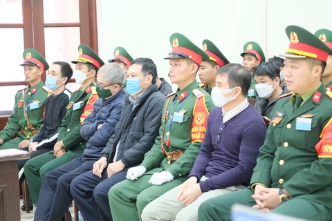 Cựu đại tá biên phòng nói nhận tiền của trùm buôn lậu xăng dầu nhưng không bảo kê - Ảnh 1. Cựu đại tá biên phòng nói nhận tiền của trùm buôn lậu xăng dầu nhưng không bảo kê - Ảnh 1.