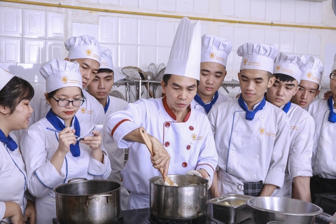 2,45 triệu người học nghề trong năm 2022, cao nhất 5 năm qua - Ảnh 1. 2,45 triệu người học nghề trong năm 2022, cao nhất 5 năm qua - Ảnh 1.
