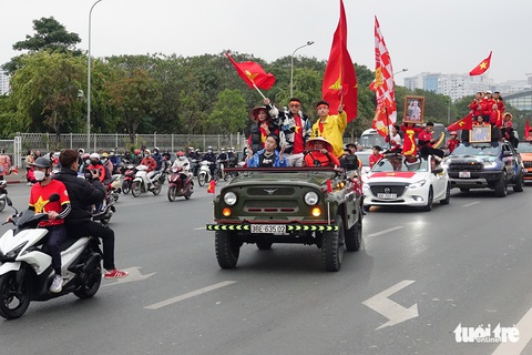 Phe vé bán cả suất... đậu xe ở trận Việt Nam - Malaysia - Ảnh 2. Phe vé bán cả suất... đậu xe ở trận Việt Nam - Malaysia - Ảnh 2.