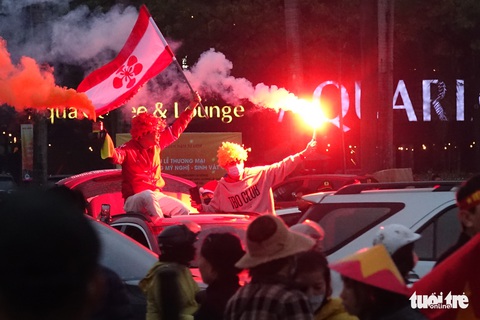 Phe vé bán cả suất... đậu xe ở trận Việt Nam - Malaysia - Ảnh 4. Phe vé bán cả suất... đậu xe ở trận Việt Nam - Malaysia - Ảnh 4.