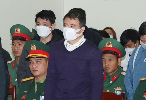 Y án sơ thẩm hai cựu tướng cảnh sát biển nhận hối lộ, cựu đại tá Nguyễn Thế Anh giảm còn 22 năm tù - Ảnh 1. Y án sơ thẩm hai cựu tướng cảnh sát biển nhận hối lộ, cựu đại tá Nguyễn Thế Anh giảm còn 22 năm tù - Ảnh 1.