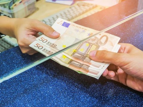 Italy bỏ quy định mới về thanh toán bằng thẻ ngân hàng - Ảnh 1. Italy bỏ quy định mới về thanh toán bằng thẻ ngân hàng - Ảnh 1.