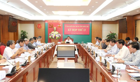 Kỷ luật chủ tịch, nguyên chủ tịch UBND tỉnh Thanh Hóa - Ảnh 1. Kỷ luật chủ tịch, nguyên chủ tịch UBND tỉnh Thanh Hóa - Ảnh 1.