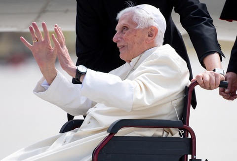 Sức khỏe cựu Giáo hoàng Benedict XVI ngày càng yếu - Ảnh 1. Sức khỏe cựu Giáo hoàng Benedict XVI ngày càng yếu - Ảnh 1.