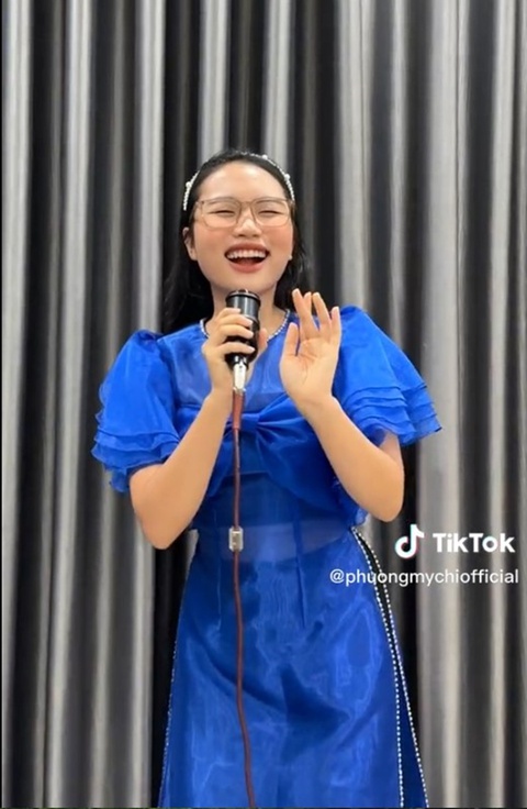 Phương Mỹ Chi diễn màn gặp sự cố váy áo như đang tấu hài - Ảnh 1. Phương Mỹ Chi diễn màn gặp sự cố váy áo như đang tấu hài - Ảnh 1.