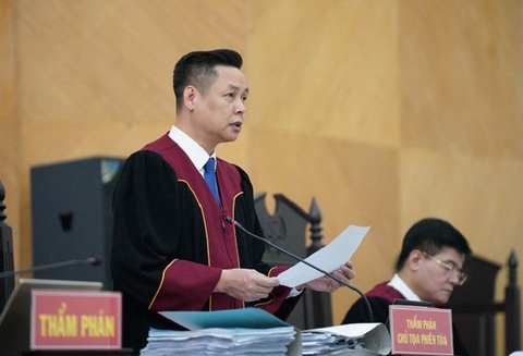 Nộp lại 1 tỉ đồng, cựu chủ tịch Bình Dương được giảm 1 năm tù - Ảnh 2. Nộp lại 1 tỉ đồng, cựu chủ tịch Bình Dương được giảm 1 năm tù - Ảnh 2.