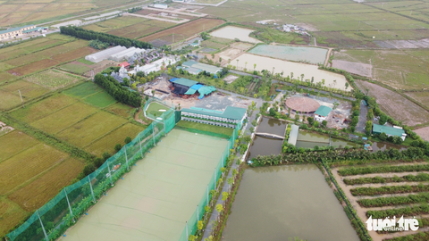 Phạt hơn 50 triệu đồng công ty mở sân tập golf, mô hình kỳ quan thế giới chui ở dự án nuôi cá - Ảnh 1. Phạt hơn 50 triệu đồng công ty mở sân tập golf, mô hình kỳ quan thế giới chui ở dự án nuôi cá - Ảnh 1.