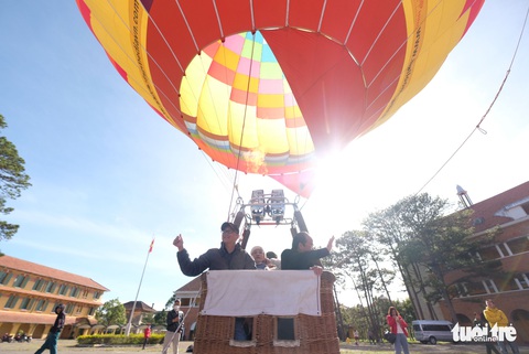 Đà Lạt có tour ngắm thành phố từ khinh khí cầu - Ảnh 4. Đà Lạt có tour ngắm thành phố từ khinh khí cầu - Ảnh 4.