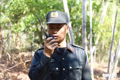 Xem cảnh sát cơ động phòng chống khủng bố luyện tàng hình trên thao trường - Ảnh 9. Xem cảnh sát cơ động phòng chống khủng bố luyện tàng hình trên thao trường - Ảnh 9.
