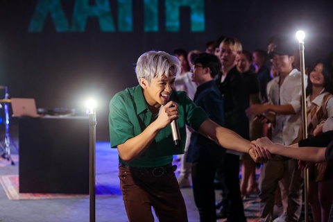 Lộc Cộc Band làm mới ca khúc Mưa phi trường - Ảnh 4. Lộc Cộc Band làm mới ca khúc Mưa phi trường - Ảnh 4.