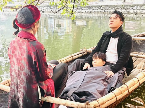 Tuấn Hưng than thở khi đi đóng phim: Tưởng làm diễn viên là sướng - Ảnh 3. Tuấn Hưng than thở khi đi đóng phim: Tưởng làm diễn viên là sướng - Ảnh 3.
