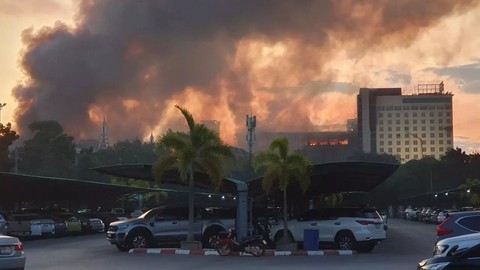 Cháy casino ở biên giới Thái Lan - Campuchia, ít nhất 10 người chết - Ảnh 2. Cháy casino ở biên giới Thái Lan - Campuchia, ít nhất 10 người chết - Ảnh 2.