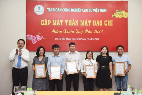 Báo Tuổi Trẻ đạt giải đặc biệt báo chí viết về Ngành cao su Việt Nam - Ảnh 4. Báo Tuổi Trẻ đạt giải đặc biệt báo chí viết về Ngành cao su Việt Nam - Ảnh 4.