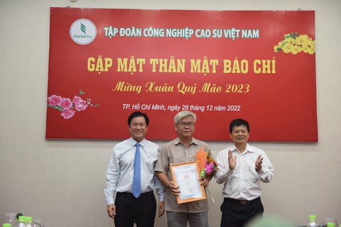 Báo Tuổi Trẻ đạt giải đặc biệt báo chí viết về Ngành cao su Việt Nam - Ảnh 1. Báo Tuổi Trẻ đạt giải đặc biệt báo chí viết về Ngành cao su Việt Nam - Ảnh 1.