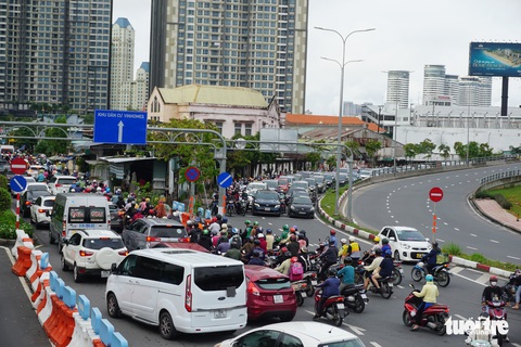 Dự kiến ngày 31-12, xe máy được chạy qua cầu vượt Nguyễn Hữu Cảnh - Ảnh 1. Dự kiến ngày 31-12, xe máy được chạy qua cầu vượt Nguyễn Hữu Cảnh - Ảnh 1.