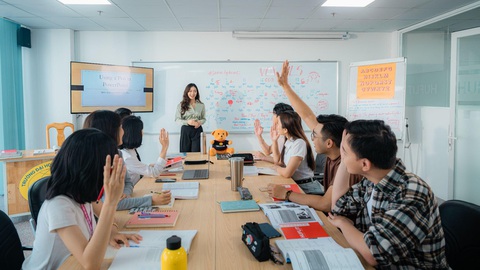 HUFLIT tạo cầu nối giữa sinh viên với doanh nghiệp - Ảnh 3. HUFLIT tạo cầu nối giữa sinh viên với doanh nghiệp - Ảnh 3.