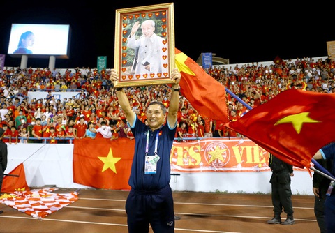 VĐV Nguyễn Thị Oanh và HLV Mai Đức Chung xuất sắc nhất thể thao Việt Nam năm 2022 - Ảnh 3. VĐV Nguyễn Thị Oanh và HLV Mai Đức Chung xuất sắc nhất thể thao Việt Nam năm 2022 - Ảnh 3.