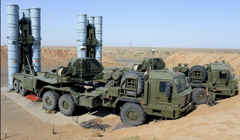 Một tên lửa S-300 của Ukraine rơi xuống Belarus? - Ảnh 1. Một tên lửa S-300 của Ukraine rơi xuống Belarus? - Ảnh 1.