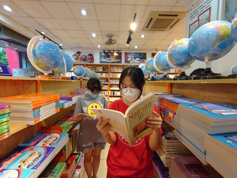 Dấu hiệu lợi ích nhóm’ giữa Bộ Giáo dục, nhà xuất bản trong phát hành sách bài tập - Ảnh 1. Dấu hiệu lợi ích nhóm’ giữa Bộ Giáo dục, nhà xuất bản trong phát hành sách bài tập - Ảnh 1.