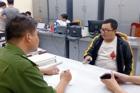 Nghi phạm xông vào ngân hàng ở Đồng Nai cướp tiền nói ‘rất xấu hổ với cha mẹ và vợ con’ - Ảnh 1. Nghi phạm xông vào ngân hàng ở Đồng Nai cướp tiền nói ‘rất xấu hổ với cha mẹ và vợ con’ - Ảnh 1.