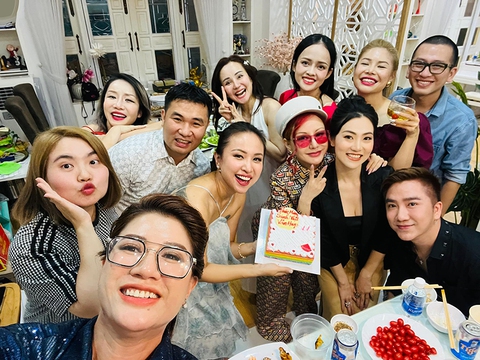Ảnh vui sao Việt 29-12: Mai Phương Thúy ‘cưa sừng làm nghé’ - Ảnh 9. Ảnh vui sao Việt 29-12: Mai Phương Thúy ‘cưa sừng làm nghé’ - Ảnh 9.
